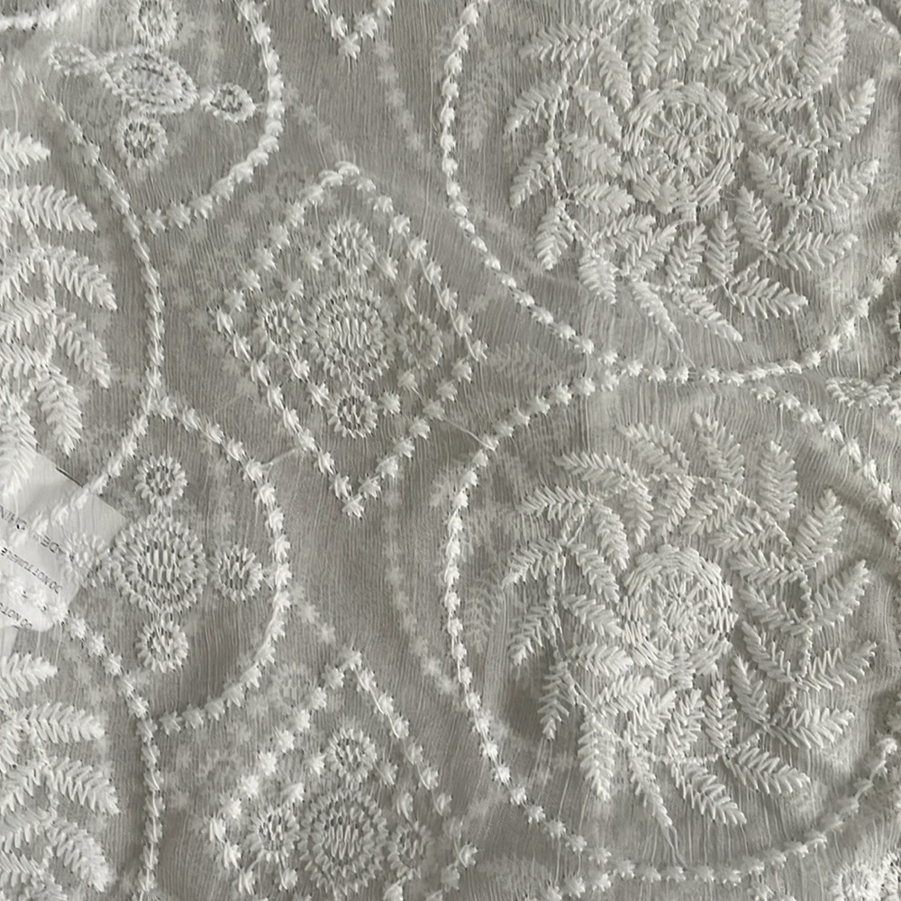 Delicate Embroidery Top - Picture 3 of 9